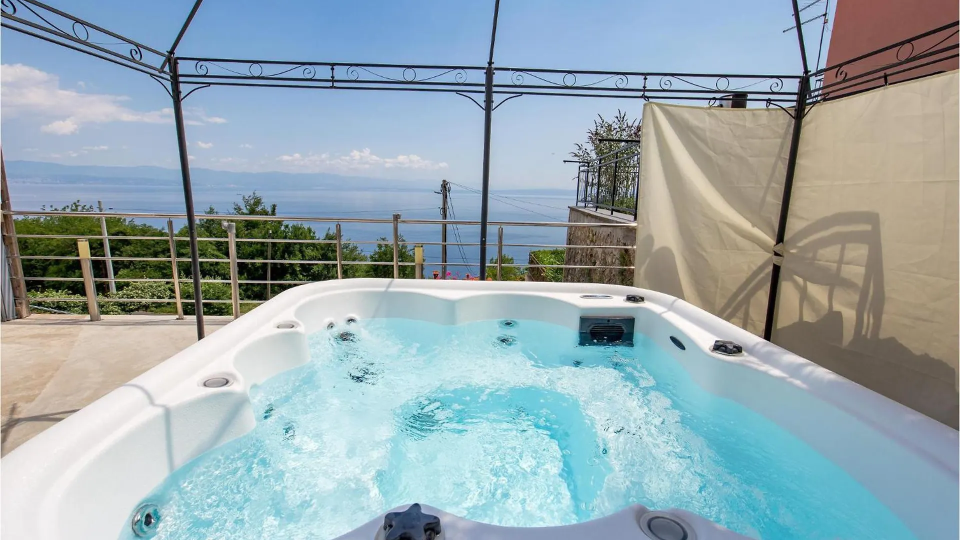 Stunning Apartment In Moscenicka Draga