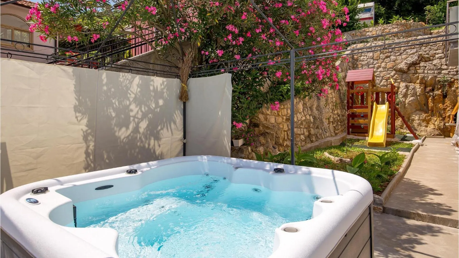 Stunning Apartment In Moscenicka Draga 0*,
